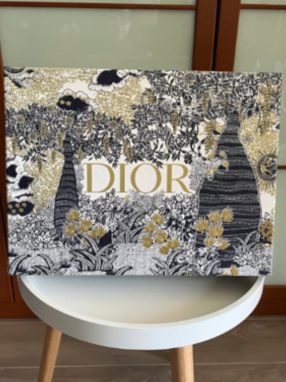 Dior box